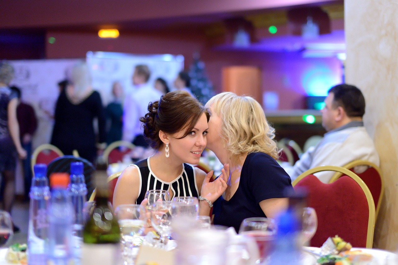 女子一月敲诈6餐厅 女子一月敲诈6餐厅