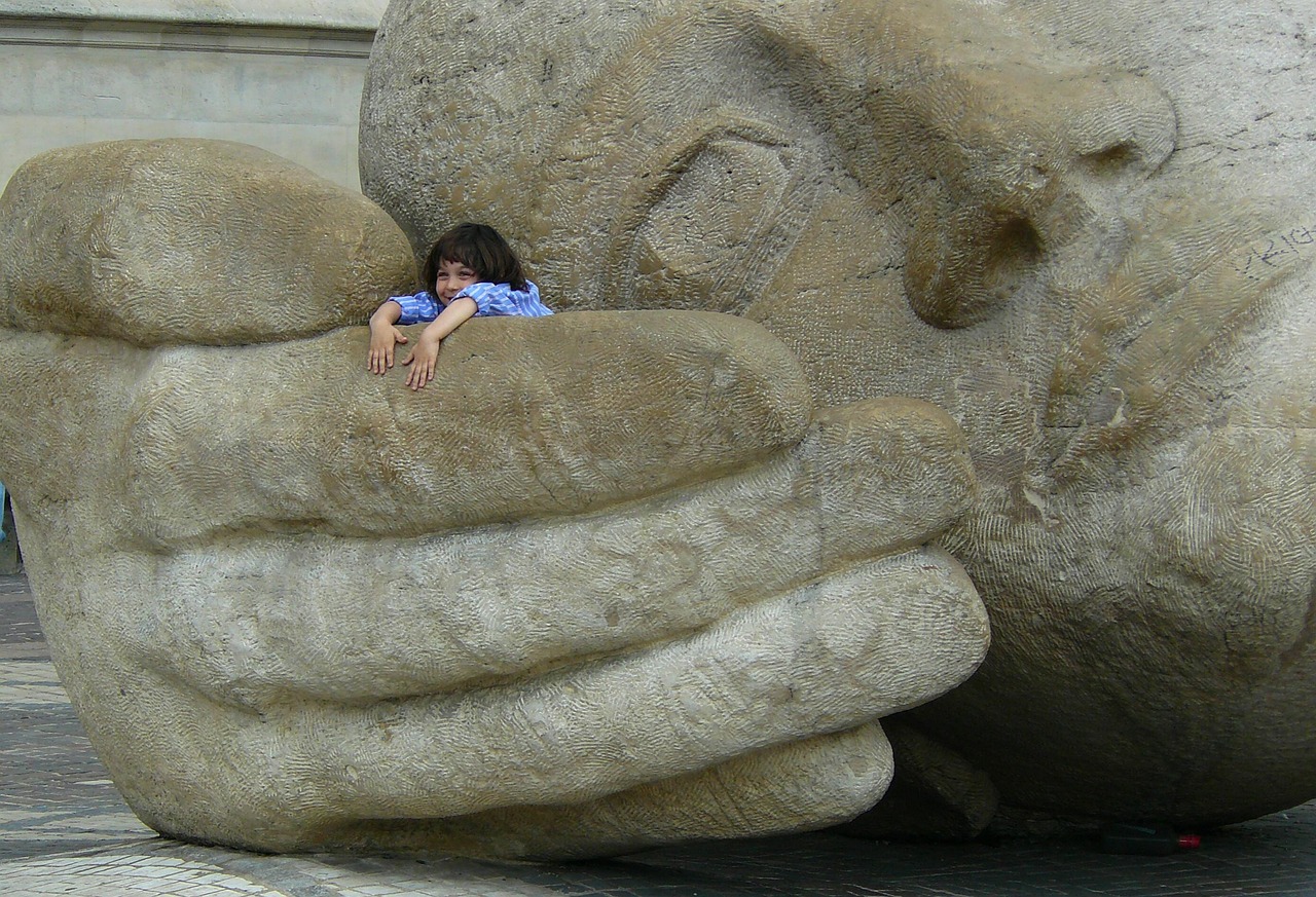 石像掉落砸死小孩 石像掉落砸死小孩