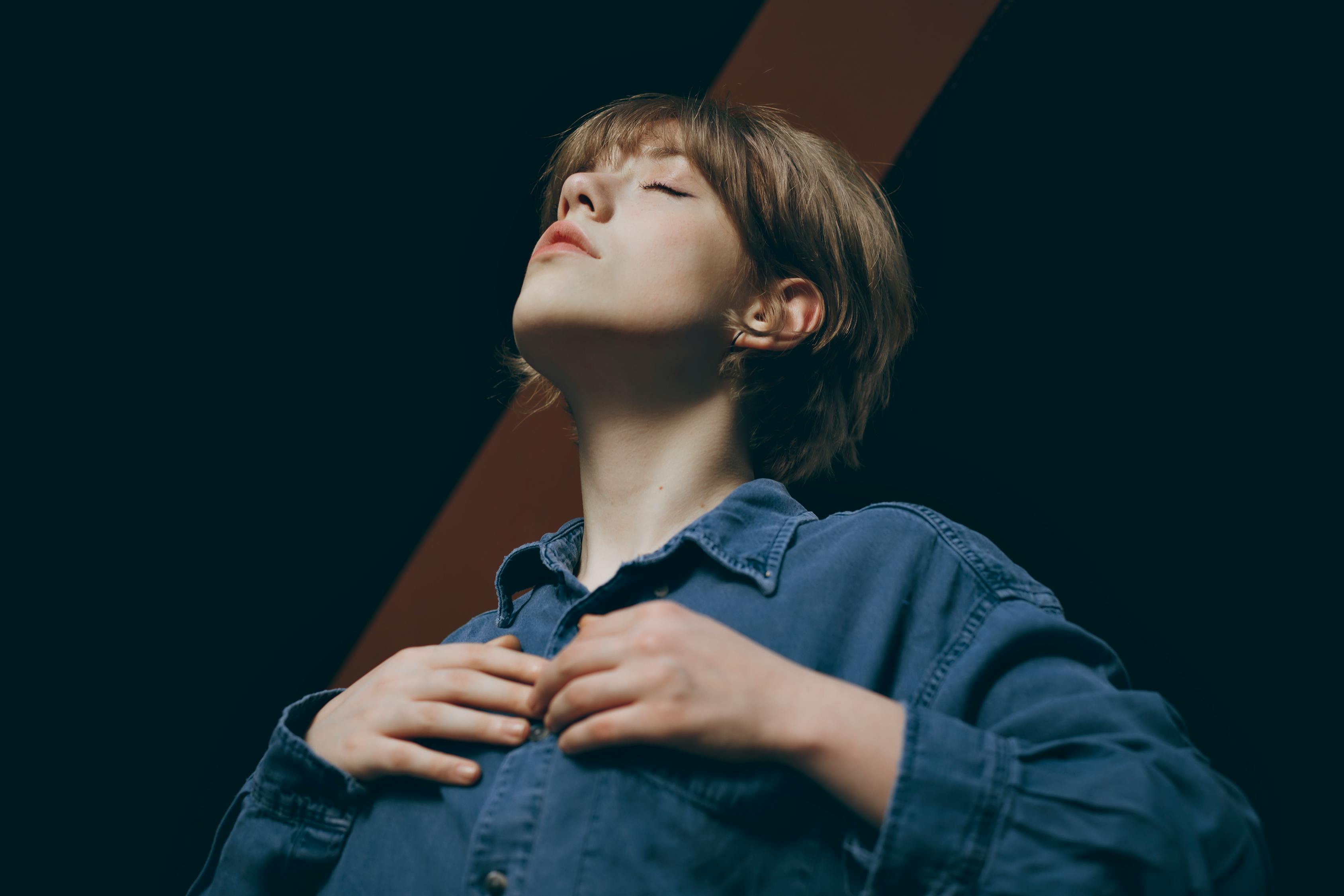 焕新造型,赛场英姿——韦世豪的新发型解读与训练视角 焕新造型,赛场英姿——韦世豪的新发型解读与训练视角