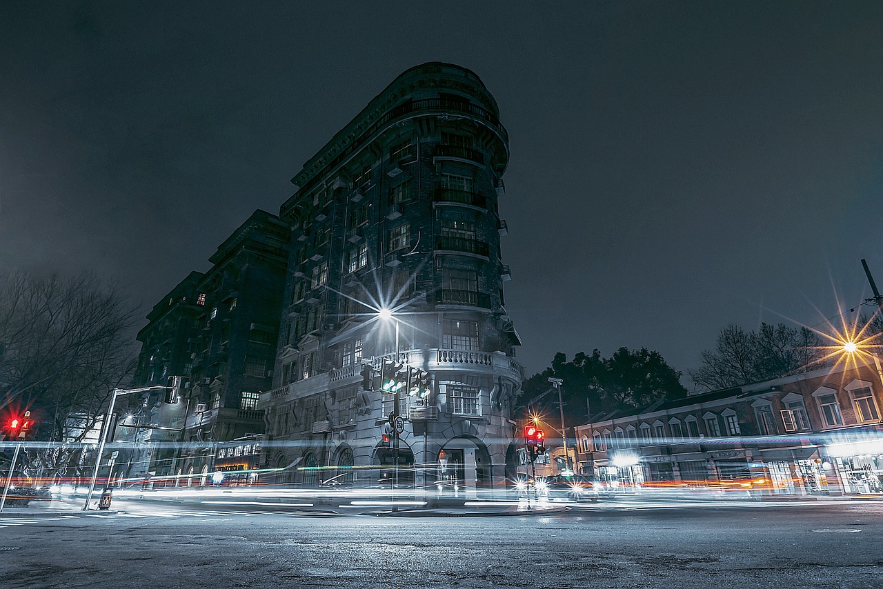 在楼市新政的背景下，中介机构的角色和职责发生了重大变化。为了应对新的市场环境，中介机构纷纷采取轮岗制度，以应对不断变化的市场需求。