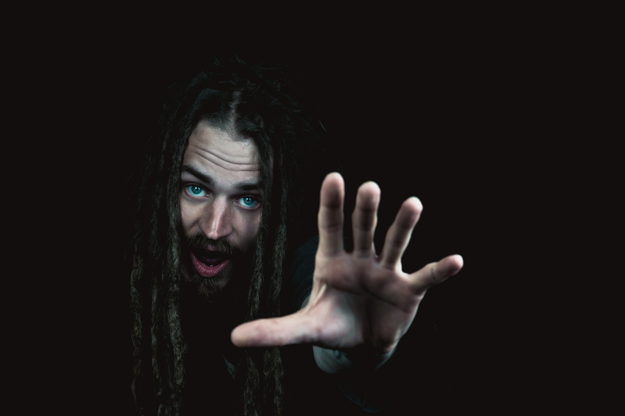 捶断手指碰瓷,一种令人发指的恶意行为 捶断手指碰瓷,一种令人发指的恶意行为