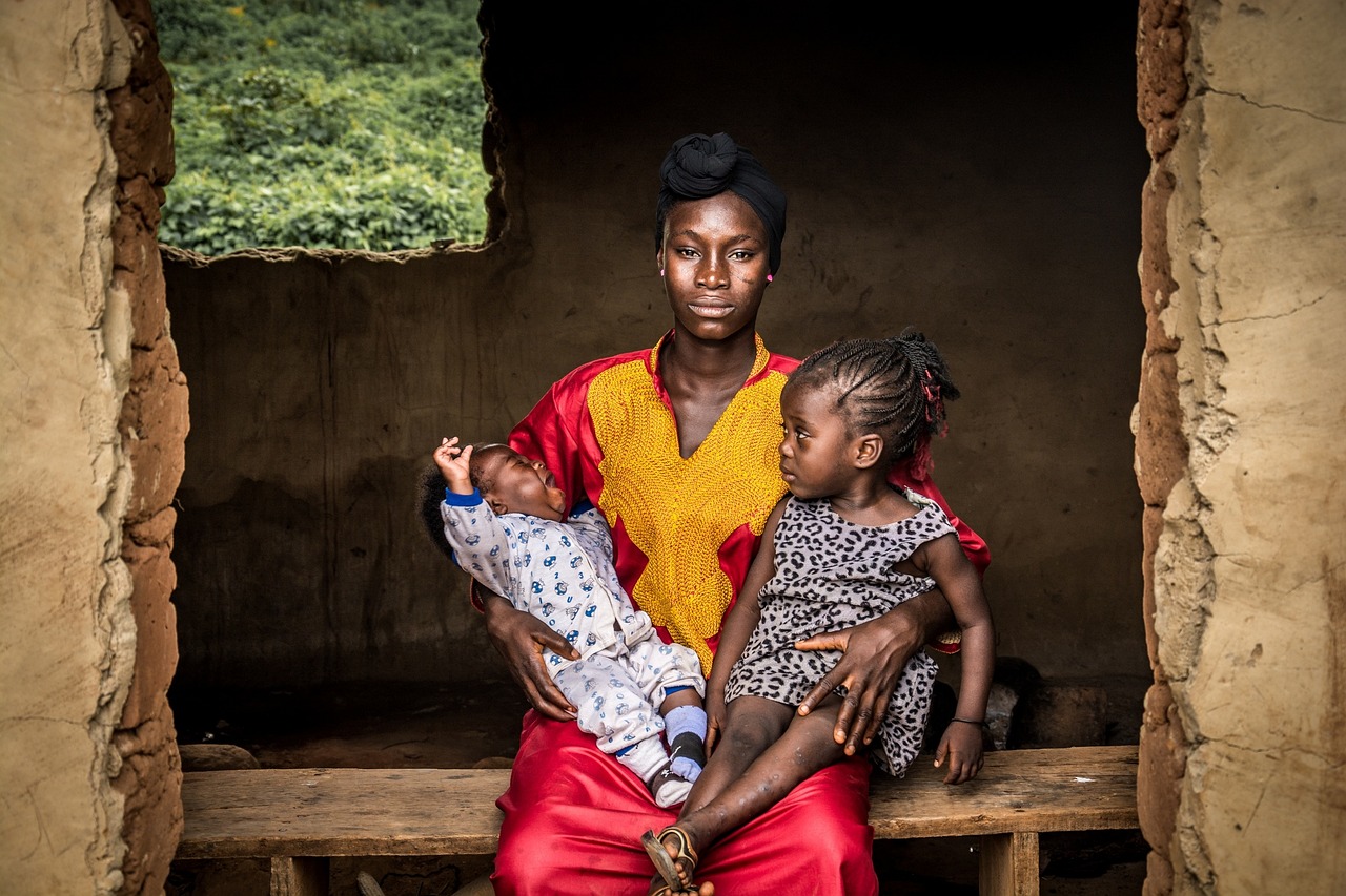 新生男婴遭贩卖，社会的警醒与呼唤正义的时刻