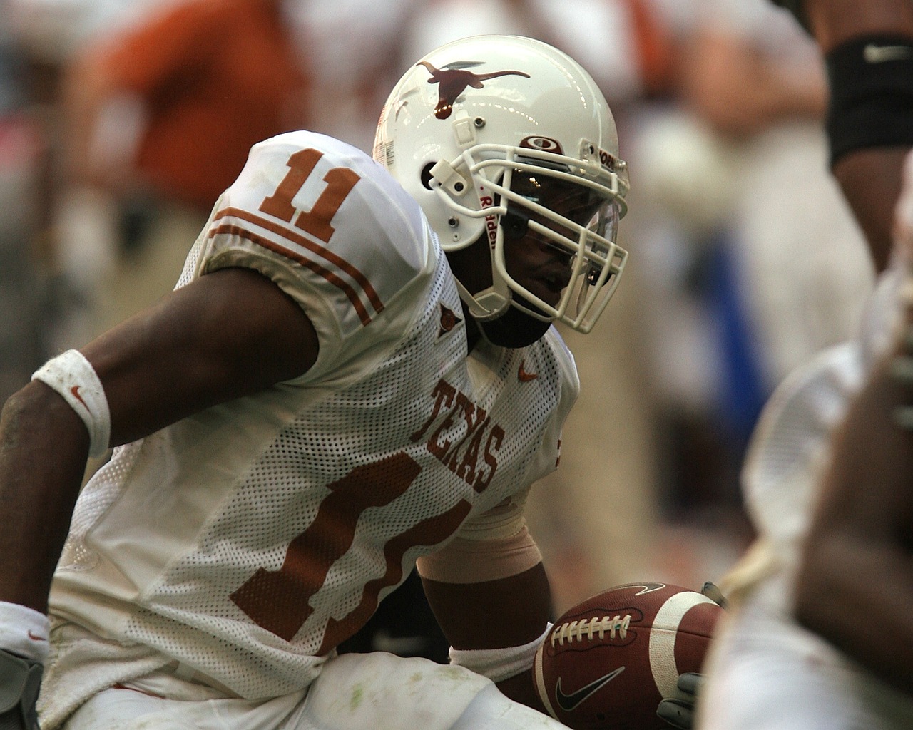 震荡足坛!巴托梅乌时代落幕,足球巨星与权力交接的激荡瞬间 震荡足坛!巴托梅乌时代落幕,足球巨星与权力交接的激荡瞬间