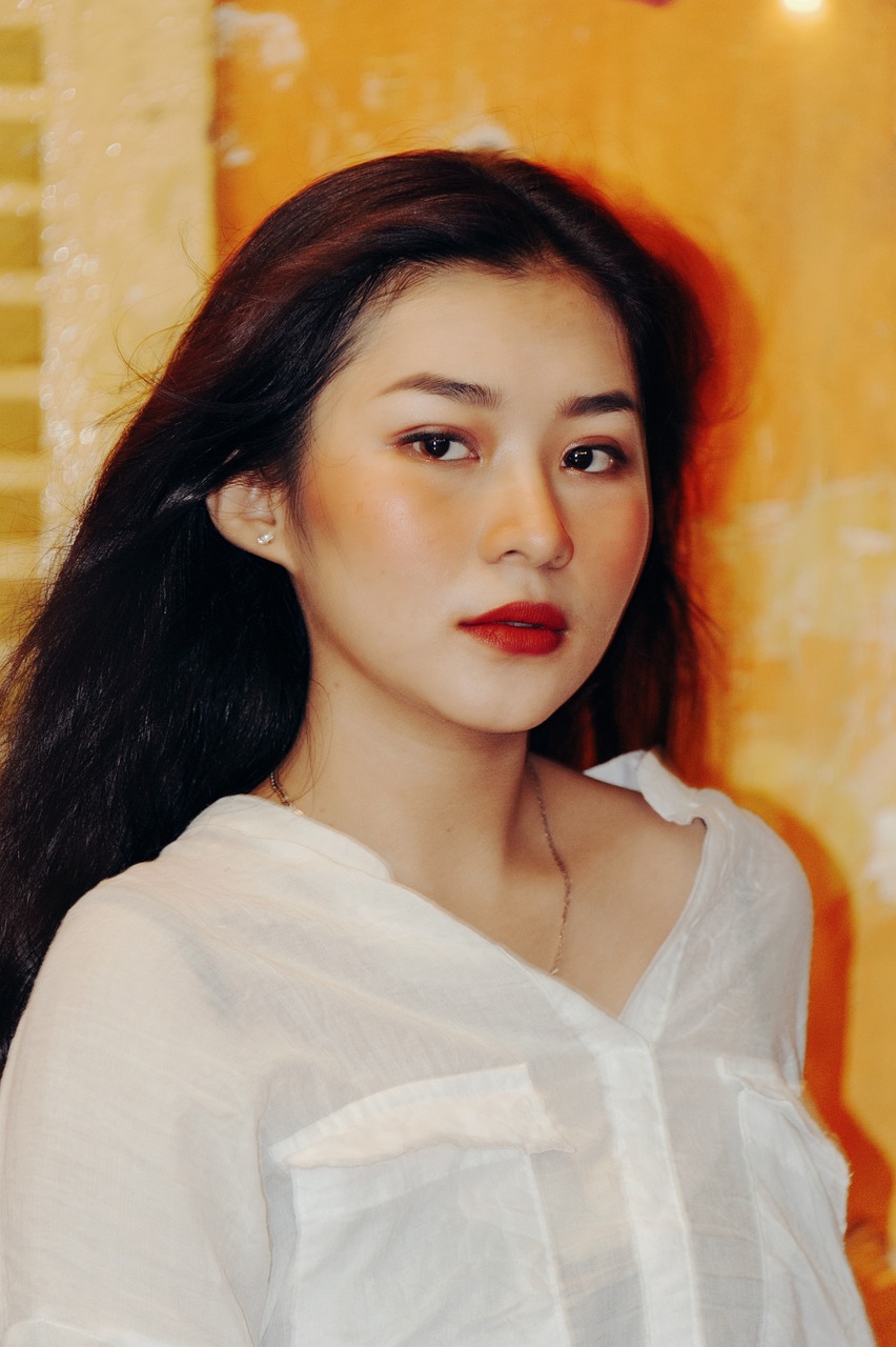 主持人王冠官宣婚讯，爱情与事业的双重喜悦