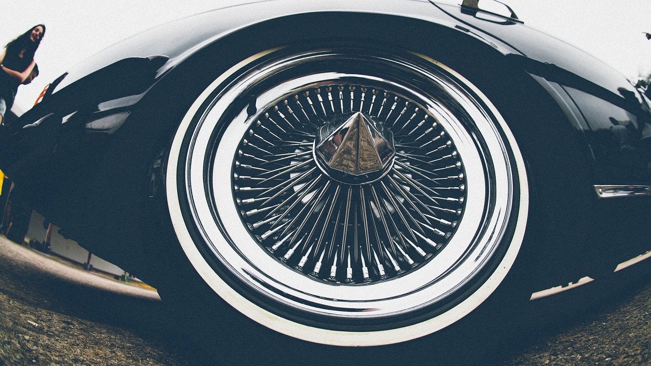 货车撞劳斯莱斯全责，交通安全与责任意识的反思