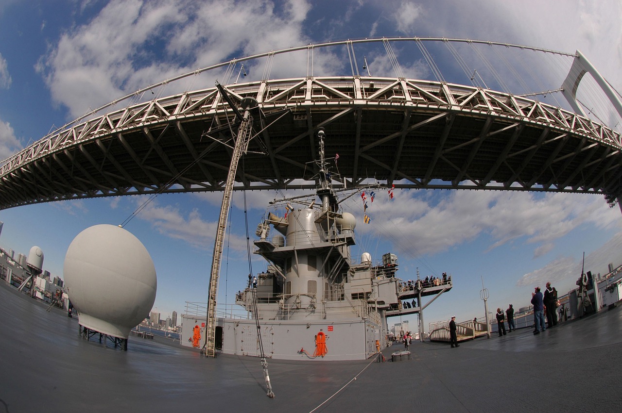 美国核航母抵达日本，地区安全格局的新变化