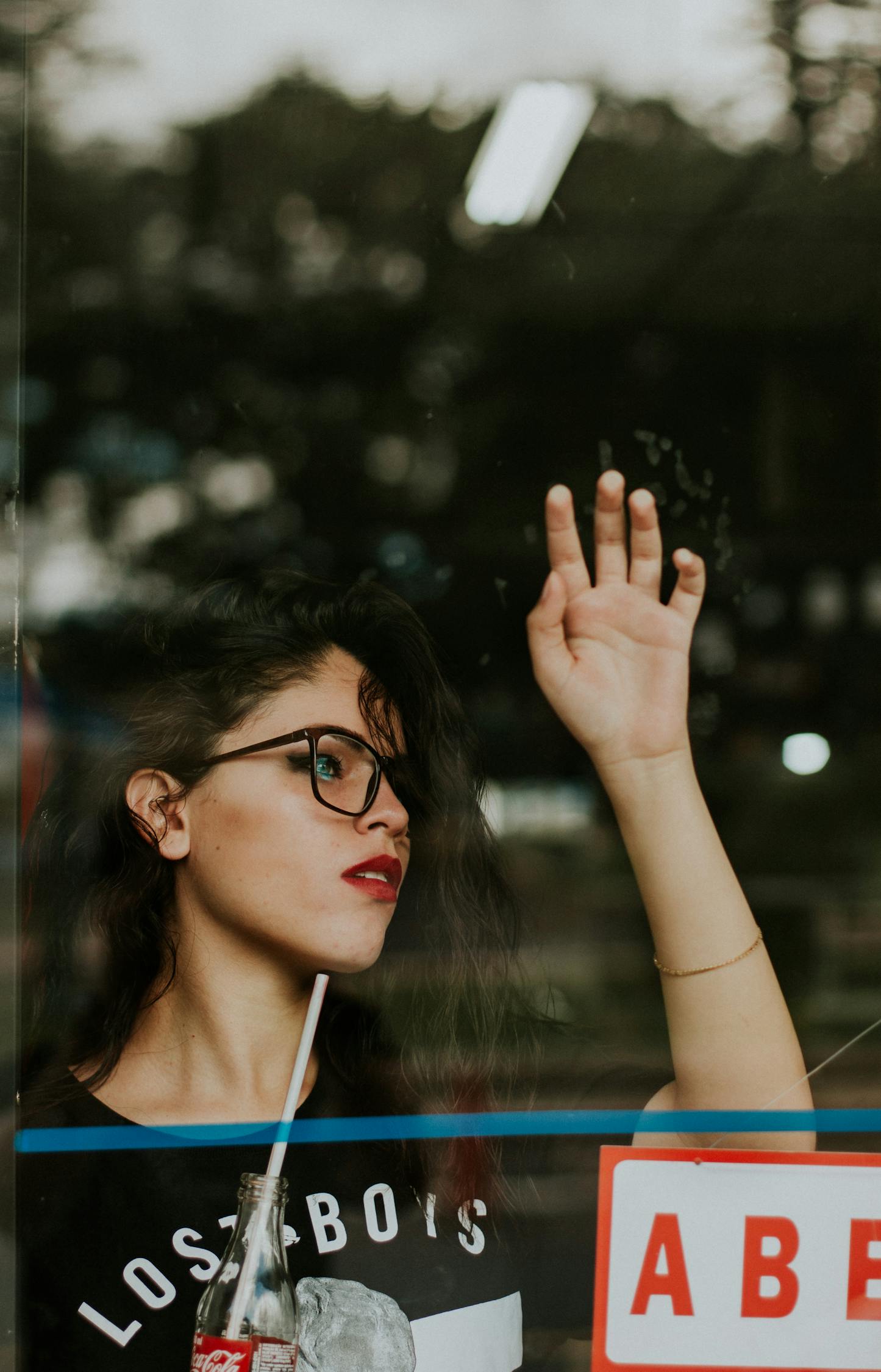 女主播模仿吴艳妮，现象背后的思考