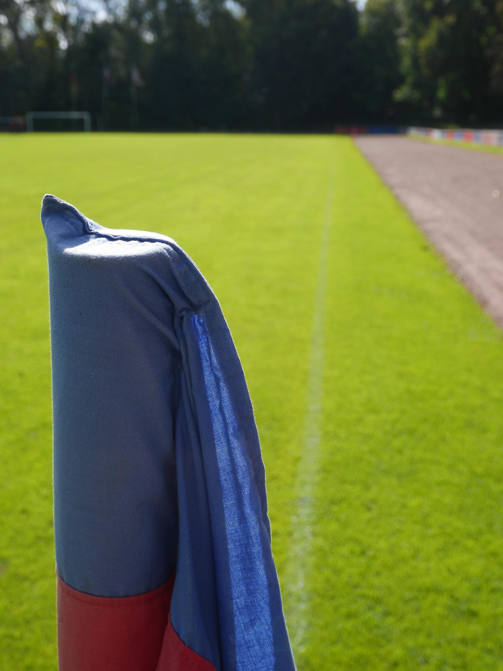 李玮峰,足球场上的冲突与成长——理解体育精神与职业行为 李玮峰,足球场上的冲突与成长——理解体育精神与职业行为