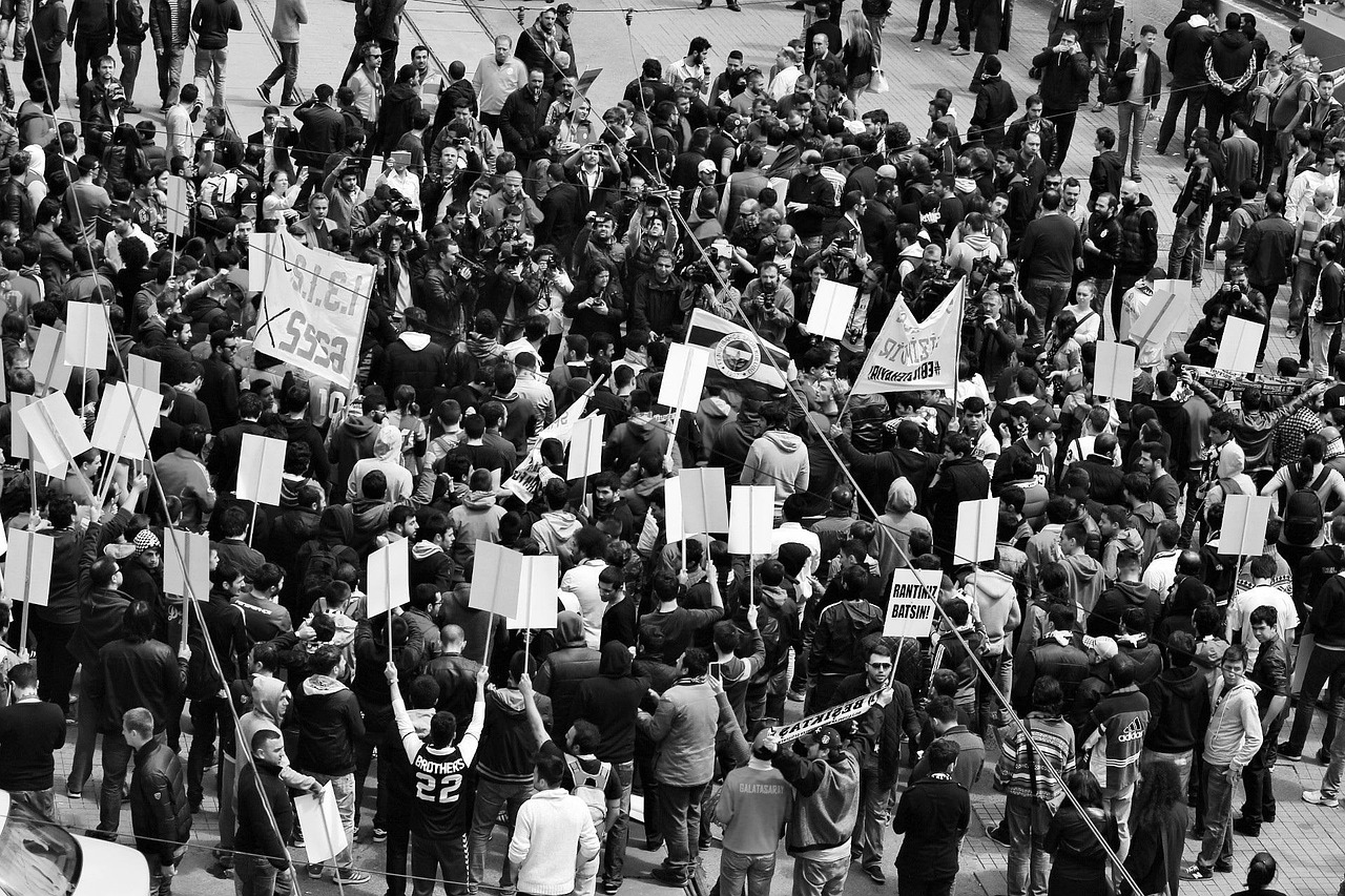 3月13日足球盛宴，激情与战术的较量—全球焦点赛事回顾与分析