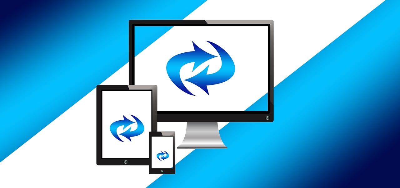 实况足球网易版与其他版本深度对比，体验差异与选择指南